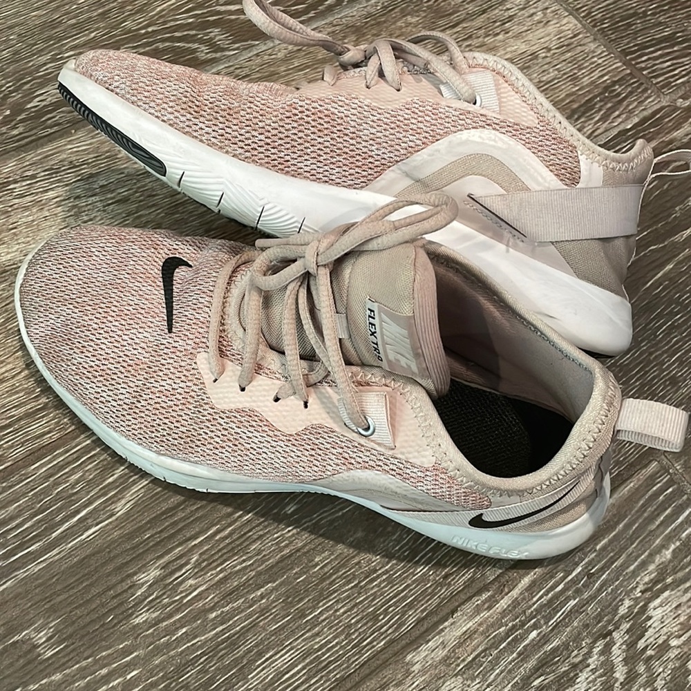 Pink Nike Flex 🌸